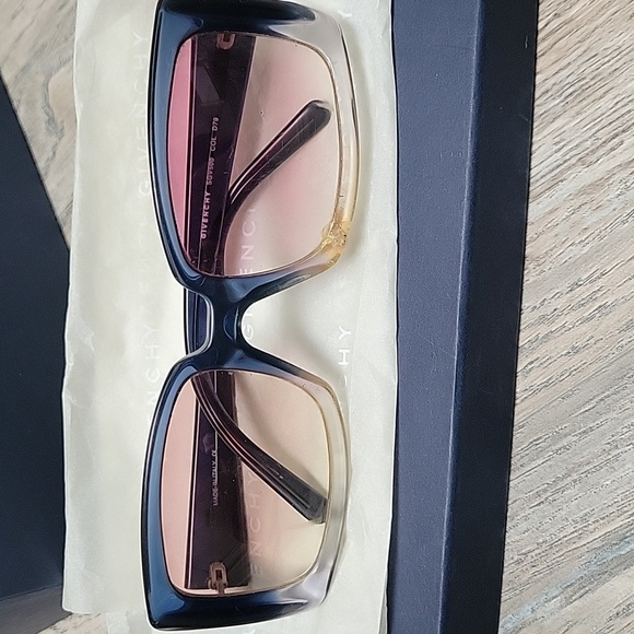 Vintage late 70's/Early 80's Givenchy Sunglasses, Navy - Picture 7 of 7